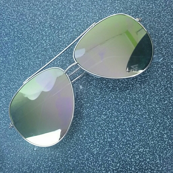 Bunny Style Accessories - Aviator sunglasses gold rim mirror sunnies